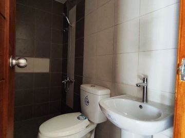 For Sale 3 Storey Townhouse in West Fairview, Q.C. KSA