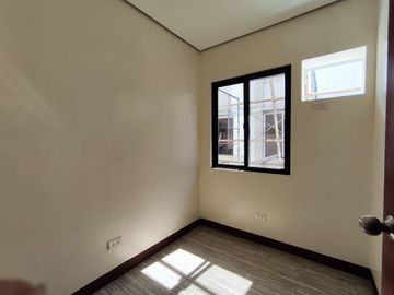 For Sale 3 Storey Townhouse in West Fairview, Q.C. KSA