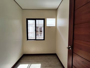 For Sale 3 Storey Townhouse in West Fairview, Q.C. KSA