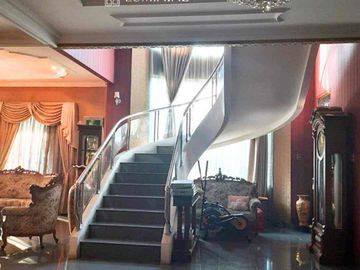 Rumah Modern dan Exclusive posisi Hoek