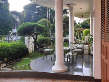 Rumah Modern dan Exclusive posisi Hoek