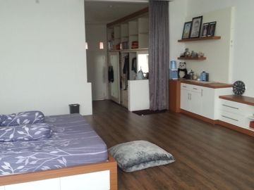 Dijual Rumah Furnished Taman Belakang Luas & View Danau Di Kbp, Kota Baru Parahyangan Ref.05772