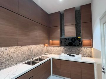 DIJUAL RUMAH CANTIK CROWN GOLF PIK 1 UK 8X24 (3.5 LANTAI) BRAND NEW FULL FURNISHED MEWAH BANGET