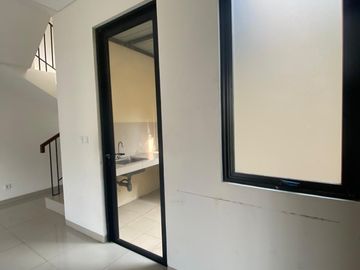 Rumah 2 Lantai Semi Furnish di Astha Suvarna Sutera Tangerang 1K90000T