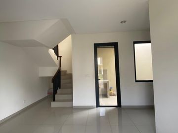 Rumah 2 Lantai Semi Furnish di Astha Suvarna Sutera Tangerang 1K90000T