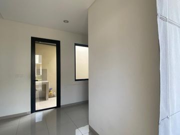 Rumah 2 Lantai Semi Furnish di Astha Suvarna Sutera Tangerang 1K90000T