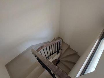 Rumah 2 Lantai Semi Furnish di Astha Suvarna Sutera Tangerang 1K90000T