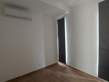 Rumah 2 Lantai Semi Furnish di Astha Suvarna Sutera Tangerang 1K90000T