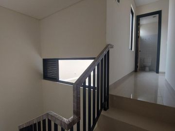 Rumah 2 Lantai Semi Furnish di Astha Suvarna Sutera Tangerang 1K90000T