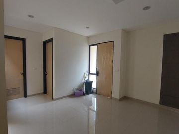 Rumah 2 Lantai Semi Furnish di Astha Suvarna Sutera Tangerang 1K90000T