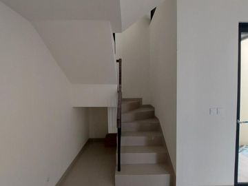 Rumah 2 Lantai Semi Furnish di Astha Suvarna Sutera Tangerang 1K90000T