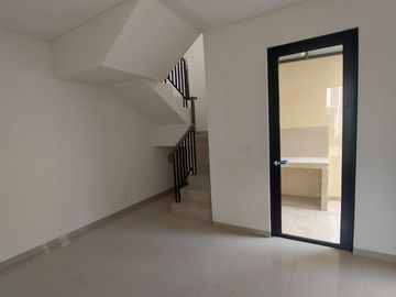 Rumah 2 Lantai Semi Furnish di Astha Suvarna Sutera Tangerang 1K90000T