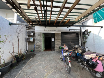 Disewakan rumah strategis bisa untuk kantor kafe minimarket tempat les dll di  kelapa gading