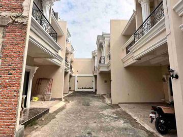 2lt + Rooftop Rumah di JAKSEL DEKAT Stasiun KRL & TB Simatupang