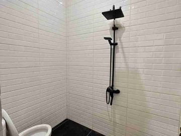 2lt + Rooftop Rumah di JAKSEL DEKAT Stasiun KRL & TB Simatupang
