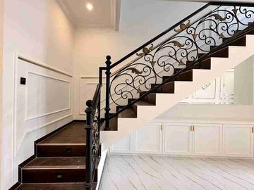 2lt + Rooftop Rumah di JAKSEL DEKAT Stasiun KRL & TB Simatupang