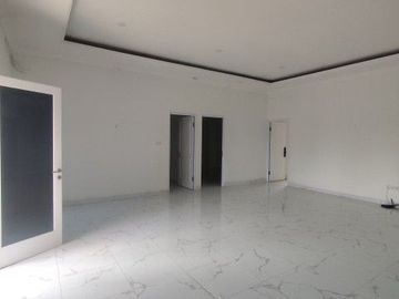 Rumah mewah 2 Lantai (17x20) di Suvarna Sutera Tangerang 1KA0002Z