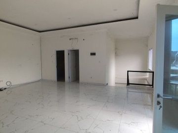 Rumah mewah 2 Lantai (17x20) di Suvarna Sutera Tangerang 1KA0002Z