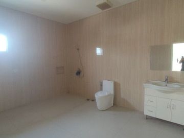 Rumah mewah 2 Lantai (17x20) di Suvarna Sutera Tangerang 1KA0002Z