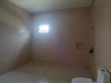 Rumah mewah 2 Lantai (17x20) di Suvarna Sutera Tangerang 1KA0002Z
