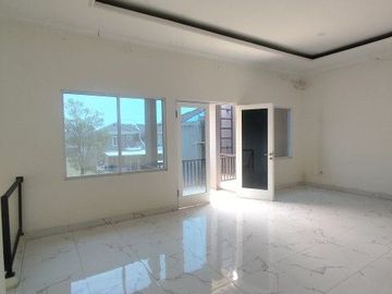 Rumah mewah 2 Lantai (17x20) di Suvarna Sutera Tangerang 1KA0002Z