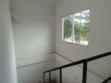 Rumah mewah 2 Lantai (17x20) di Suvarna Sutera Tangerang 1KA0002Z