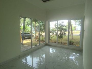 Rumah mewah 2 Lantai (17x20) di Suvarna Sutera Tangerang 1KA0002Z