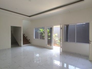 Rumah mewah 2 Lantai (17x20) di Suvarna Sutera Tangerang 1KA0002Z