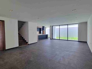 CASA EN VENTA CON ACABADOS DE LUJO EN LOMAS DE ANGELOPOLIS, PUEBLA CON 5 RECAMARAS Y SALÓN DE USOS MÚLTIPLES CON TERRAZA