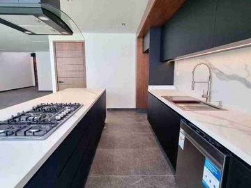 CASA EN VENTA CON ACABADOS DE LUJO EN LOMAS DE ANGELOPOLIS, PUEBLA CON 5 RECAMARAS Y SALÓN DE USOS MÚLTIPLES CON TERRAZA