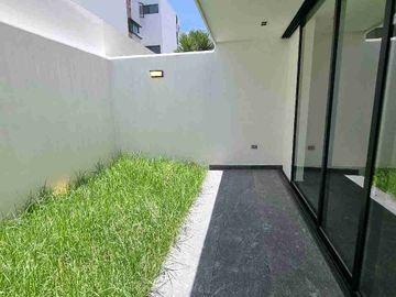 CASA EN VENTA CON ACABADOS DE LUJO EN LOMAS DE ANGELOPOLIS, PUEBLA CON 5 RECAMARAS Y SALÓN DE USOS MÚLTIPLES CON TERRAZA