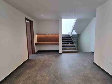 CASA EN VENTA CON ACABADOS DE LUJO EN LOMAS DE ANGELOPOLIS, PUEBLA CON 5 RECAMARAS Y SALÓN DE USOS MÚLTIPLES CON TERRAZA