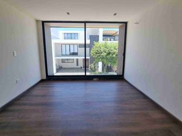 CASA EN VENTA CON ACABADOS DE LUJO EN LOMAS DE ANGELOPOLIS, PUEBLA CON 5 RECAMARAS Y SALÓN DE USOS MÚLTIPLES CON TERRAZA