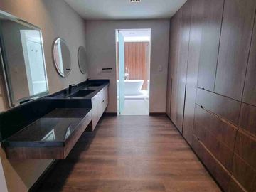 CASA EN VENTA CON ACABADOS DE LUJO EN LOMAS DE ANGELOPOLIS, PUEBLA CON 5 RECAMARAS Y SALÓN DE USOS MÚLTIPLES CON TERRAZA