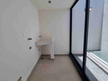 CASA EN VENTA CON ACABADOS DE LUJO EN LOMAS DE ANGELOPOLIS, PUEBLA CON 5 RECAMARAS Y SALÓN DE USOS MÚLTIPLES CON TERRAZA