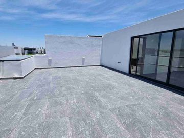 CASA EN VENTA CON ACABADOS DE LUJO EN LOMAS DE ANGELOPOLIS, PUEBLA CON 5 RECAMARAS Y SALÓN DE USOS MÚLTIPLES CON TERRAZA