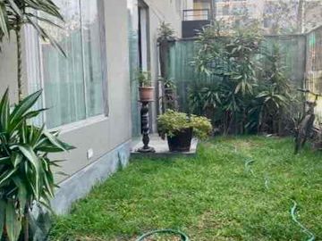 Departamento en primer piso con jardín y terrazs