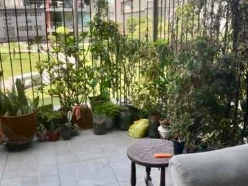 Departamento en primer piso con jardín y terrazs