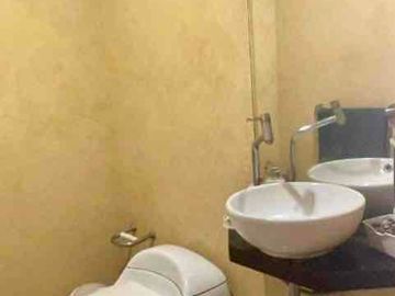 Departamento en primer piso con jardín y terrazs