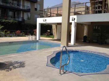 Departamento en primer piso con jardín y terrazs