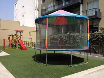 Departamento en primer piso con jardín y terrazs