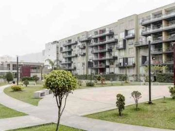 Departamento en primer piso con jardín y terrazs