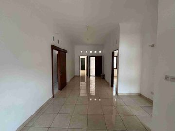 Rumah Luas Harga Murah di Villa Melati Mas