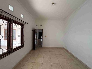 Rumah Luas Harga Murah di Villa Melati Mas