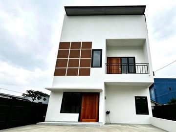2 Rumah Baru Non Cluster - Siap Huni Dekat Gerbang Tol Cisalak Depok
