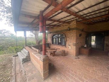 SE VENDE ☕🌳 ¡ESPECTACULAR FINCA  Y DE DESCANSO EN TIMBÍO, CAUCA! 🌳☕¡Una inversión estratégica que ya está produciendo! Espectacular propiedad rural de 16.763 m² en total, disponible completa o por lotes independientes con ESCRITURA INDIVIDUAL.📌ÁREA 16.763 mts2
