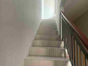 Jual Rumah 3 Lantai Grand Wisata Z Living Semi furnished & Strategis