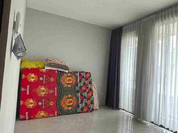 Jual Rumah 3 Lantai Grand Wisata Z Living Semi furnished & Strategis