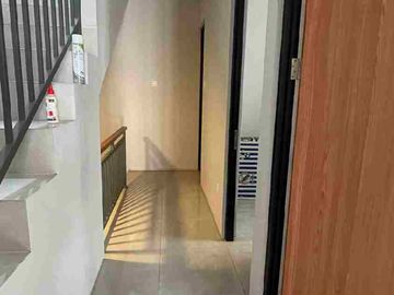 Jual Rumah 3 Lantai Grand Wisata Z Living Semi furnished & Strategis