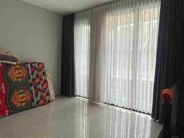 Jual Rumah 3 Lantai Grand Wisata Z Living Semi furnished & Strategis